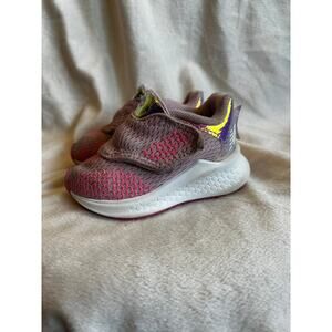Size 3C New Balance pink sharky sneaker